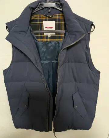 INSPIRE 블랙 다운 베스트 LL 후드 부착