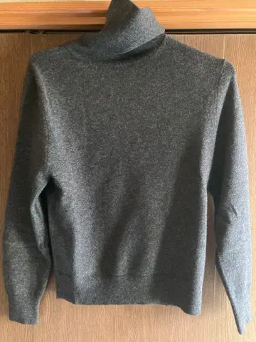 UNIQLO 캐시미어 100% 그레이 터틀넥 M
