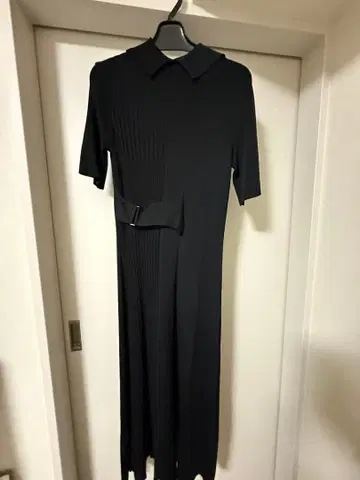 UNITED TOKYO 블랙 반팔 니트 원피스