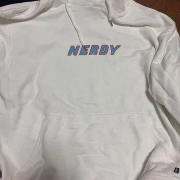 Nerdy 화이트 후드 부착