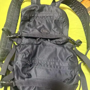 BARNEYS NEW YORK 블랙 백팩