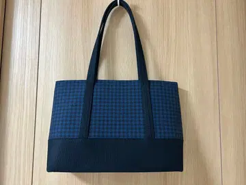 AKIRA 네이비와 블랙 체크 토트백