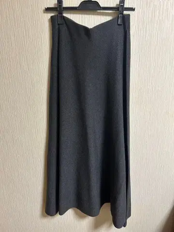 미라 오웬 니트 플레어 스커트