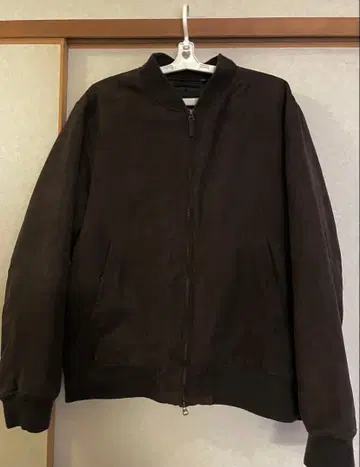 UNIQLO 다크 브라운 자켓 스웨이드 원단