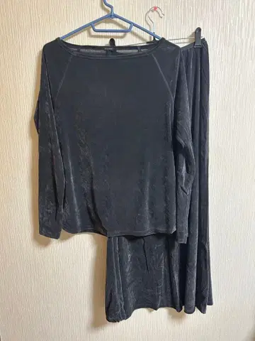 Mila Owen 미라 오웬 벨로아 상의 x 내로우 스커트 셋업