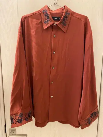 HARE 트로미 자수 셔츠 블라우스