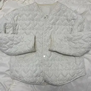 화이트 하트형 퀼팅 자켓