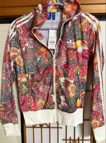 새상품 adidas 퍼 콜라보 트랙 자켓 레어 OT 사이즈 단종품