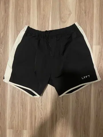LYFT 블랙 숏팬츠