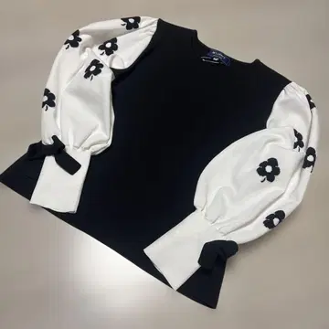 새상품. 택 포함. M. SGRACY. 소매 리본 꽃무늬 스웨터. 40.