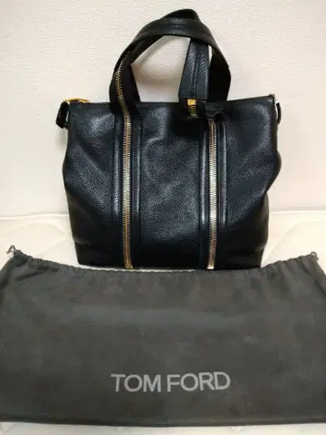 새상품급 중고! TOM FORD 블랙 가죽 토트백 수납 가방 포함