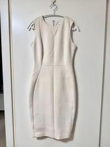 [ Calvin Klein ] 슬리브리스 타이트 원피스