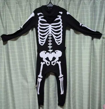 스켈레톤 디자인 점프수트