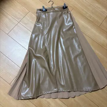 페넬 에코 가죽 스커트