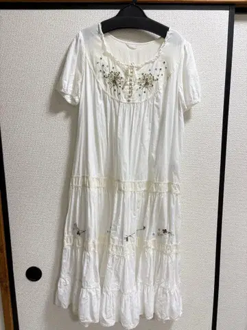 핑크하우스 백색 클로버 패턴 원피스