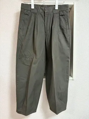 투모로우랜드 카키 와이드 팬츠