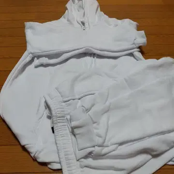 화이트 후드 부착 맨투맨 세트