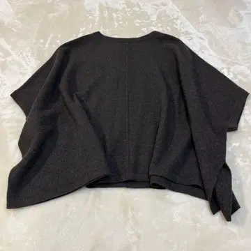 새상품급 UNTITLED 판초 스타일 상의 사이즈 2 다크 브라운