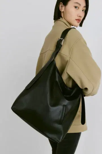 [ un/neu ] 원핸들 2WAY 미니 포켓 숄더 블랙 가죽