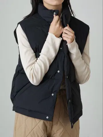 블랙 다운 베스트 카라 부착 단추식