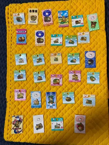 헬로키티 핀 배지