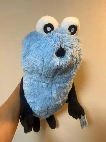 파란색 캐릭터 봉제 인형