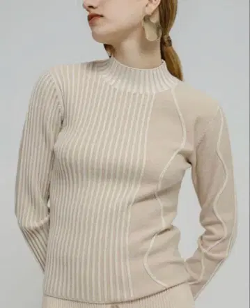 [ Eaphi ] WAVE ASYMMETRY RIB KNIT ivory