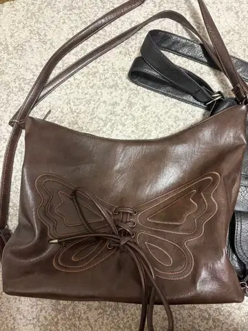 SPINNS 버터플라이 모티브 블랙 백 두 개 세트