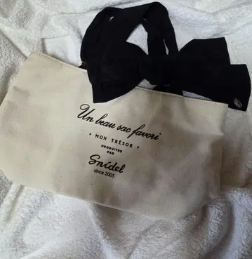 Snidel 리본 포함 토트백 베이지/블랙 벨로아