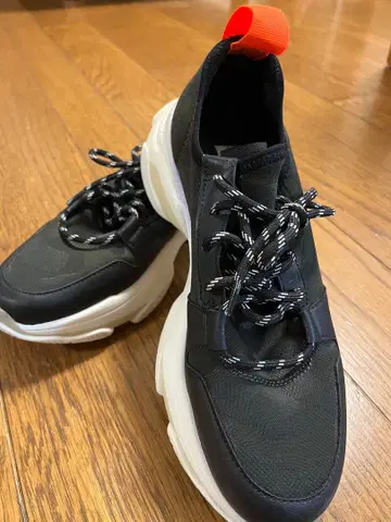 [ 미사용 새상품 ] STEVE MADDEN 카모플라쥬 블랙 스니커즈