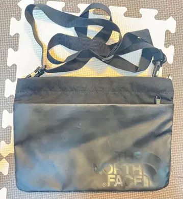 THE NORTH FACE 블랙 숄더백