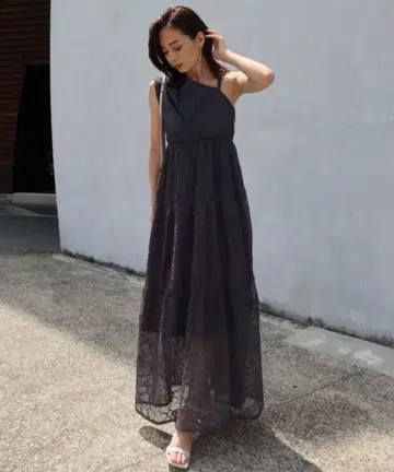 아뉴앙스 오리지널 플라워 레이스 원숄더 원피스 차콜 그레이