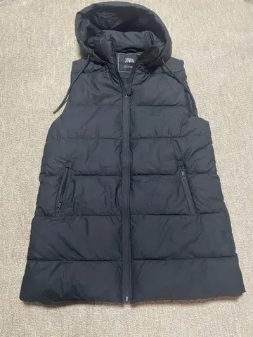 새상품급 ZARA 매트 다운 베스트 XL