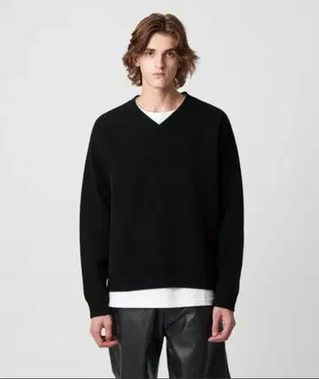 플레이팅 크롭 V넥 니트