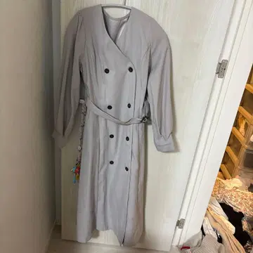 그레이 더블 브레스트 트렌치코트