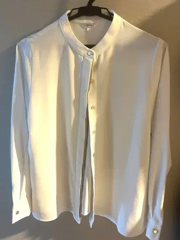 화이트 긴팔 셔츠