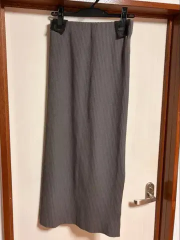 NOBLE 리브 타이트 스커트 그레이