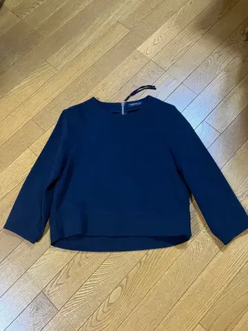 투모로우랜드 네이비 7부 소매 상의 뒷지퍼