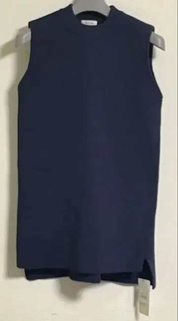 미사용 새상품 FRAY I.D 네이비 슬리브리스 니트 프리 사이즈