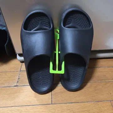 Crocs 멜로우 샌들