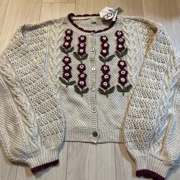 츠하루 바이 사만사 모스모스 크로셰 꽃 모티브 니트 가디건 베이지