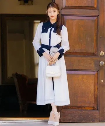 SWINGLE 이소재 도킹 펄 버튼 셔츠 원피스