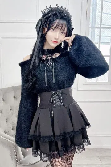 MARS 어깨 트임 샤기 니트탑 블랙