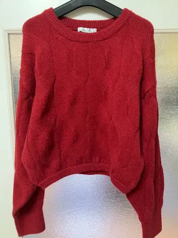 Rose Farm 빨간색 케이블 짜임 니트