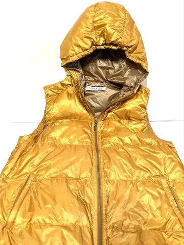 [ ANNE KLEIN ] 페더 충전 다운 베스트 후드 부착 골드