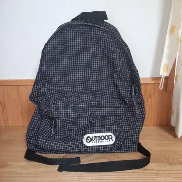 OUTDOOR PRODUCTS 블랙 체크 무늬 백팩