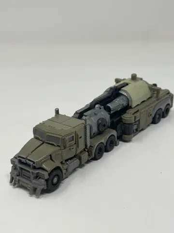 트랜스포머 CV-13 메가트론 & 블라스트 웨이브 웨폰 베이스