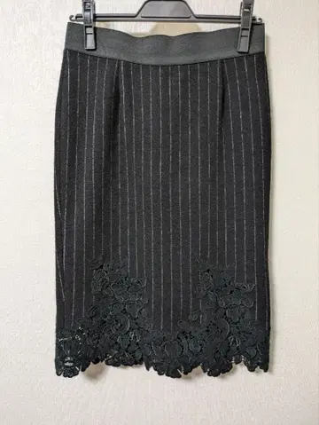 에르마노 쉘비노 하자품 밑단 레이스 스트라이프 스커트