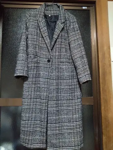 체크 무늬 롱 코트