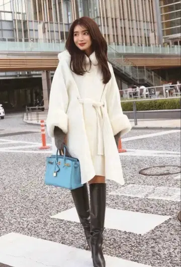 CELFORD 퍼 판초 코트 아이보리